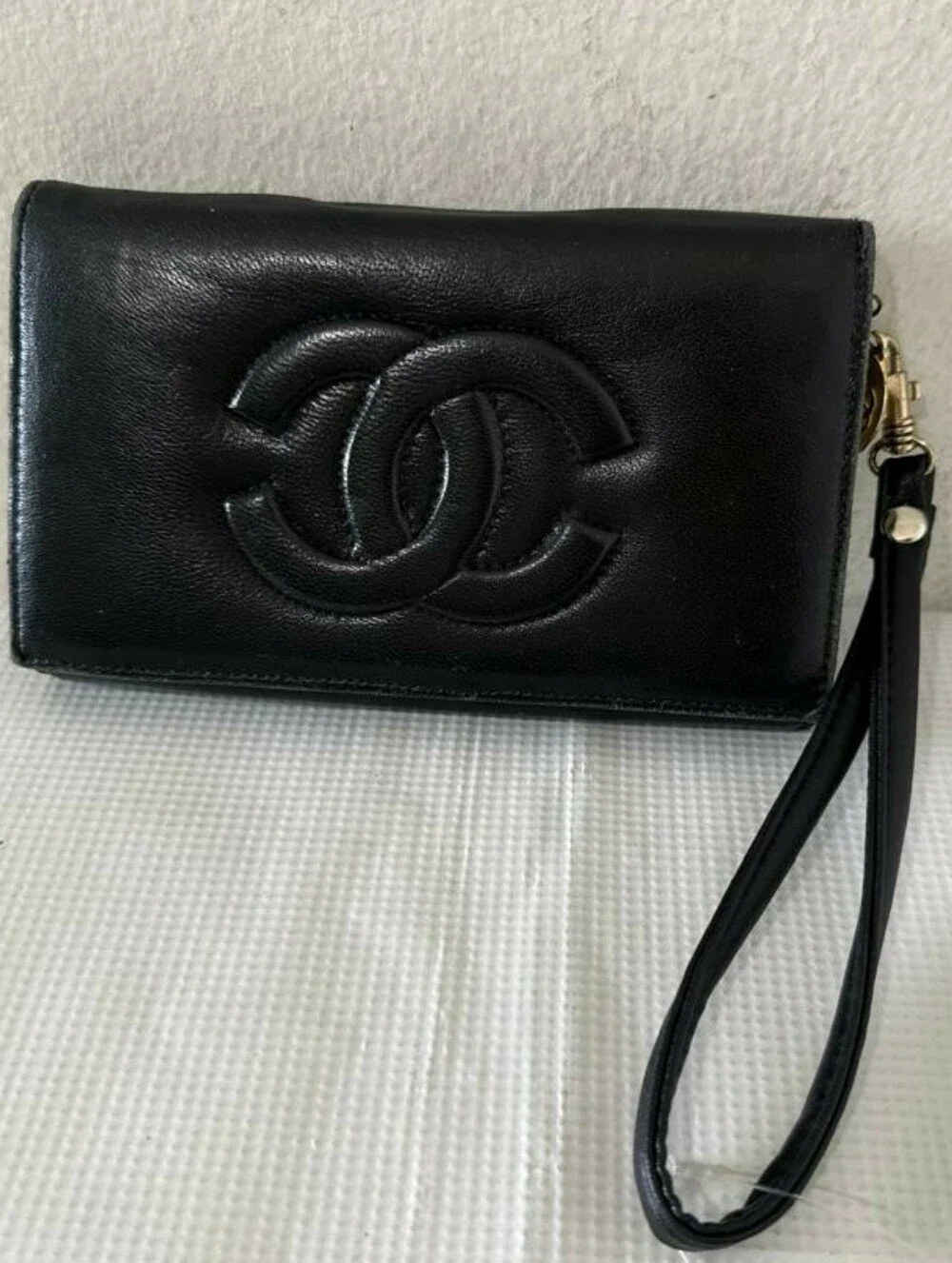 Vintage Chanel Black Leather Bi-Fold Wallet Interlocking CC Logo Magnetic Close